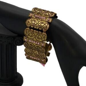 5/15 NWT chunky pink jeweled gold tone bracelet